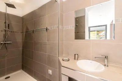 a bathroom with a sink and a shower at Paradisu - Apt climatisé de 32 m² in Porticcio