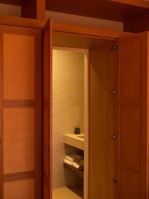 a bathroom with a sink and a mirror at Résidence & Villas Oradoro - Proche Île Rousse in Belgodère