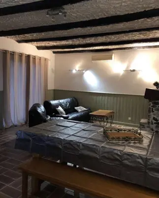 a living room with a leather couch and a table at Location Estivale en Haute Corse in Scata