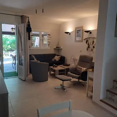 a living room with a couch and chairs at A-Tjughina in San Ciprianu
