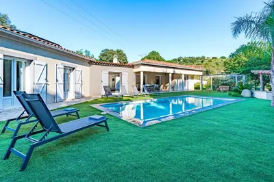 a yard with a swimming pool and a house at Sòle - Peri - Maison climatisée avec piscine in Peri
