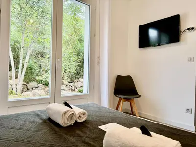 a bedroom with a bed with towels and a window at Villa Mare è Machja avec piscine et vue mer in Sari Solenzara