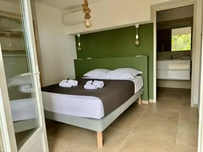 a bedroom with a bed with two towels on it at Appartement Mare è Machja avec piscine et vue mer in Sari Solenzara