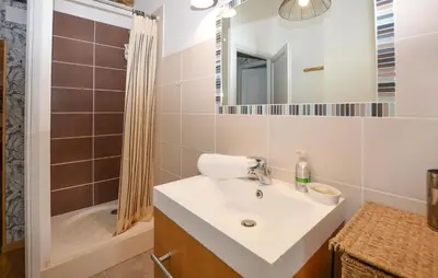 a bathroom with a sink and a shower at Stunning Apartment In Ciamannacce in Ciamannacce