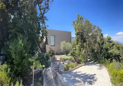 a house with a garden in front of it at Villa d'architecte in Sotta