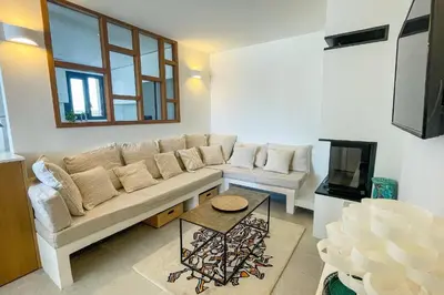 a living room with a couch and a tv at Villa San Ciprianu Mare Di Lecci in Lecci