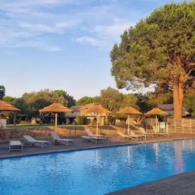 Eden Cala Rossa appartement 3 chambres et grande terrasse dans résidence hotelière Fiori di Cala Rossa à Lecci