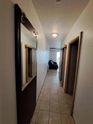 a hallway leading to a room with a hallwayngthngthngthngthngthngthngth at Appartement avec piscine à 2 pas de la plage in Linguizzetta