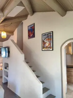 a staircase in a house with two pictures on the wall at Villa Cosy, 75m2, climatisé, 200m plage, parking in Lecci
