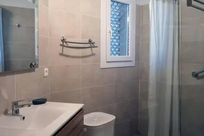 a bathroom with a sink and a shower at Villa Cosy, 75m2, climatisé, 200m plage, parking in Lecci