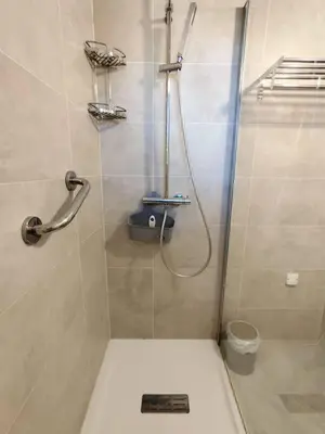 a bathroom with a shower with a toilet in it at Villa Cosy, 75m2, climatisé, 200m plage, parking in Lecci