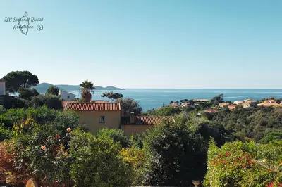 a view of a town with the ocean in the background at A Casa Apa Vue mer Plage a pied Ruppione Pietrosella in Pietrosella