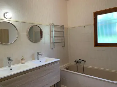 a bathroom with a sink and a bath tub at Maison indépendante Haute-Corse mer et montagne in Santo-Pietro-di-Tenda
