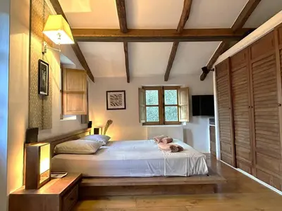 a bedroom with two beds and a window at Villa de type bergerie 3 chambres avec piscine in Sotta