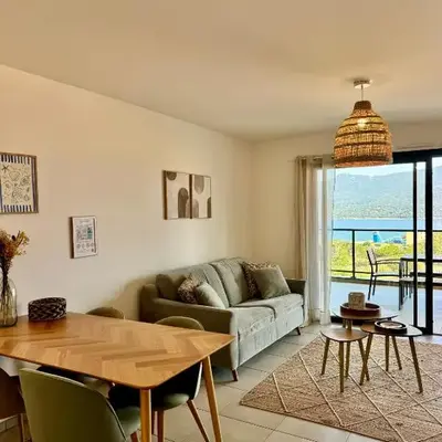 Appart tout équipé et vue sur la mer