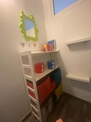 a book shelf with a ladder in a room at Maison mer piscine Cargese à 1 heure d'Ajaccio in Cargèse