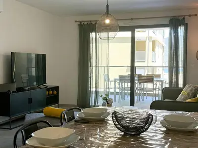 a living room with a table with chairs and a television at Nouveauté ! Bel'Orizonte T - Deux Chambres proche mer in Propriano