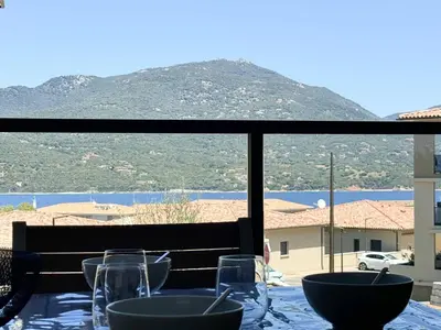 a table with glasses and a view of a mountain at Nouveauté ! Bel'Orizonte T - Deux Chambres proche mer in Propriano