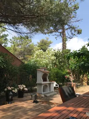 a backyard with a wood stove in the yard at Mini villa avec jardin in Borgo