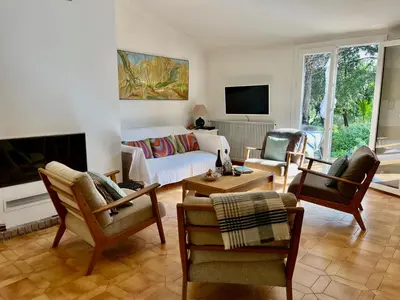 a living room with a white couch and chairs at Villa Nausicaa in Pietrosella