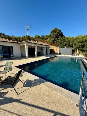 a swimming pool in front of a house at Villa de Luxe avec Piscine à débordement chauffée à Porticcio in Porticcio
