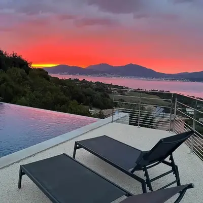Villa de Luxe avec Piscine à débordement chauffée à Porticcio