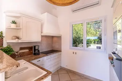 a kitchen with a sink and a window at Casa Vinti - Vue mer et montagne climatisé in Porticcio