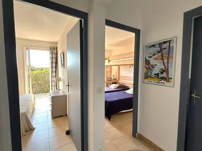 a hallway with a room with a bed and a mirror at Mini-villa à 5 minutes de la plage de Santa Giulia in Porto-Vecchio