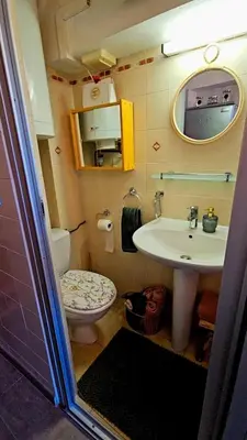a small bathroom with a sink and a toilet at Splendide T2 Piana in Piana