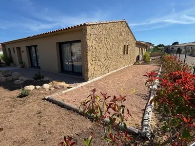 a house with a garden in front of it at Casa Nostra Villa Récente Climatisée - Piscine Chauffée in Lecci