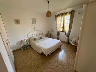 a bedroom with a bed with two towels on it at Corse Maison de campagne mer et montagne in Sorbo-Ocagnano