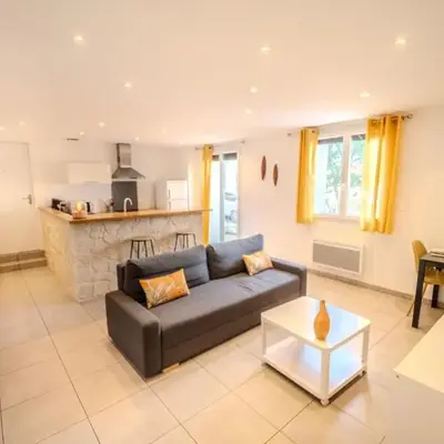 Lisa - Spacious Terrace Ground floor - by TGB