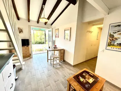 a kitchen with a table and a dining room at Appartement Studio Porticcio Paesolu 313 in Porticcio