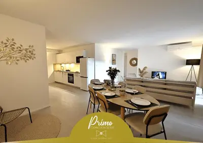 a dining room and living room with a table and chairs at Le Shetland - T4 spacieux bord de mer et piscine in Pianottoli-Caldarello