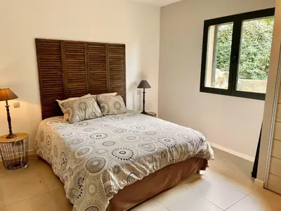 a bedroom with a bed and a window at Villa Mare piscine et spa in Zonza