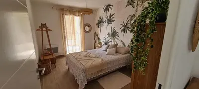a bedroom with a bed in a room at Appartement 4 pers en résidence in Propriano