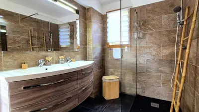 a bathroom with a sink and a shower at Appartement Ruscana, 4 pers, 90 m plage in Pinarellu