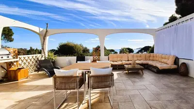 a patio with a couch and a table and chairs at Appartement Ruscana, 4 pers, 90 m plage in Pinarellu