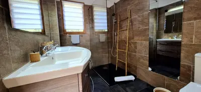 a bathroom with a sink and a shower at Appartement Ruscana, 4 pers, 90 m plage in Pinarellu