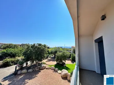 a bedroom with a bed and a wooden dresser at VILLA MARINA - 5chb - piscine - plage à pied in Lecci