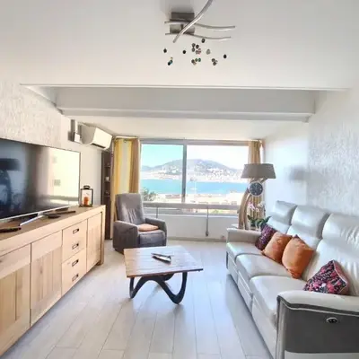 Bright apartment 3 minutes from the beach
