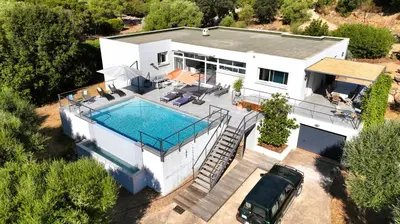 an aerial view of a house with a swimming pool at Villa Stella Diana, 12 pers, 100 m plage in Pinarellu