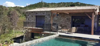a house with a deck and a swimming pool at Casa PETRA et FIORI, une bergerie en pierres authentiques toute équipée - 4 personnes in Pietrosella