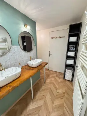 a bathroom with two sinks and a mirror at Fiori di sperenza in Coggia