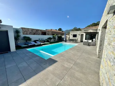 a villa with a swimming pool and a patio at Villa Porto- Vecchio avec piscine 8 pers in Lecci