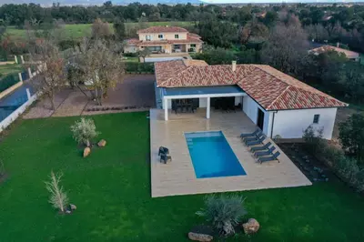 an aerial view of a house with a swimming pool at Casa Culomba in Morta