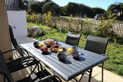 a picnic table with food and fruit on it at Villa Tranquille - Maison 4 étoiles 2 Chambres Bonifacio in Bonifacio