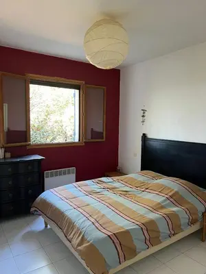 a bedroom with a bed and a window at Maison à 50 m de la plage, 10 personnes, 5 chambres en corse du sud, in Coti-Chiavari