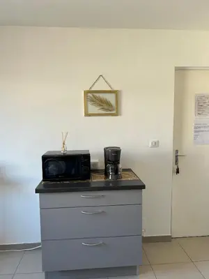a microwave sitting on top of a counter in a room at Joli T2 petite vue mer in Propriano