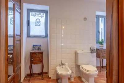 a bathroom with a toilet and a sink at Casa Pruno in Pruno